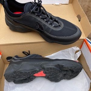 Sz.7.5 Black Nike shoes,